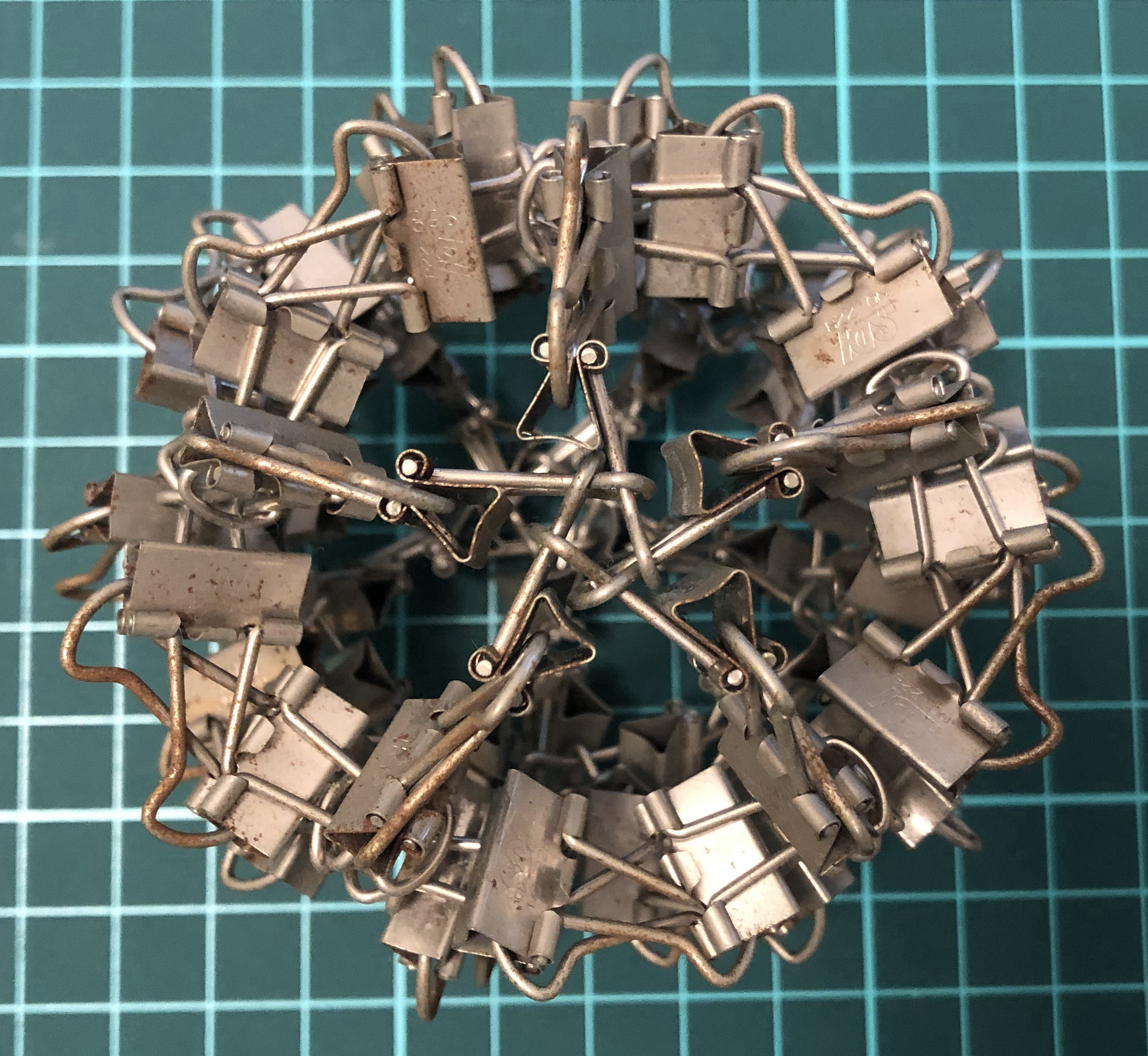 60 clips forming 12 Φ-vertices and 30 B-edges forming Icosahedron
