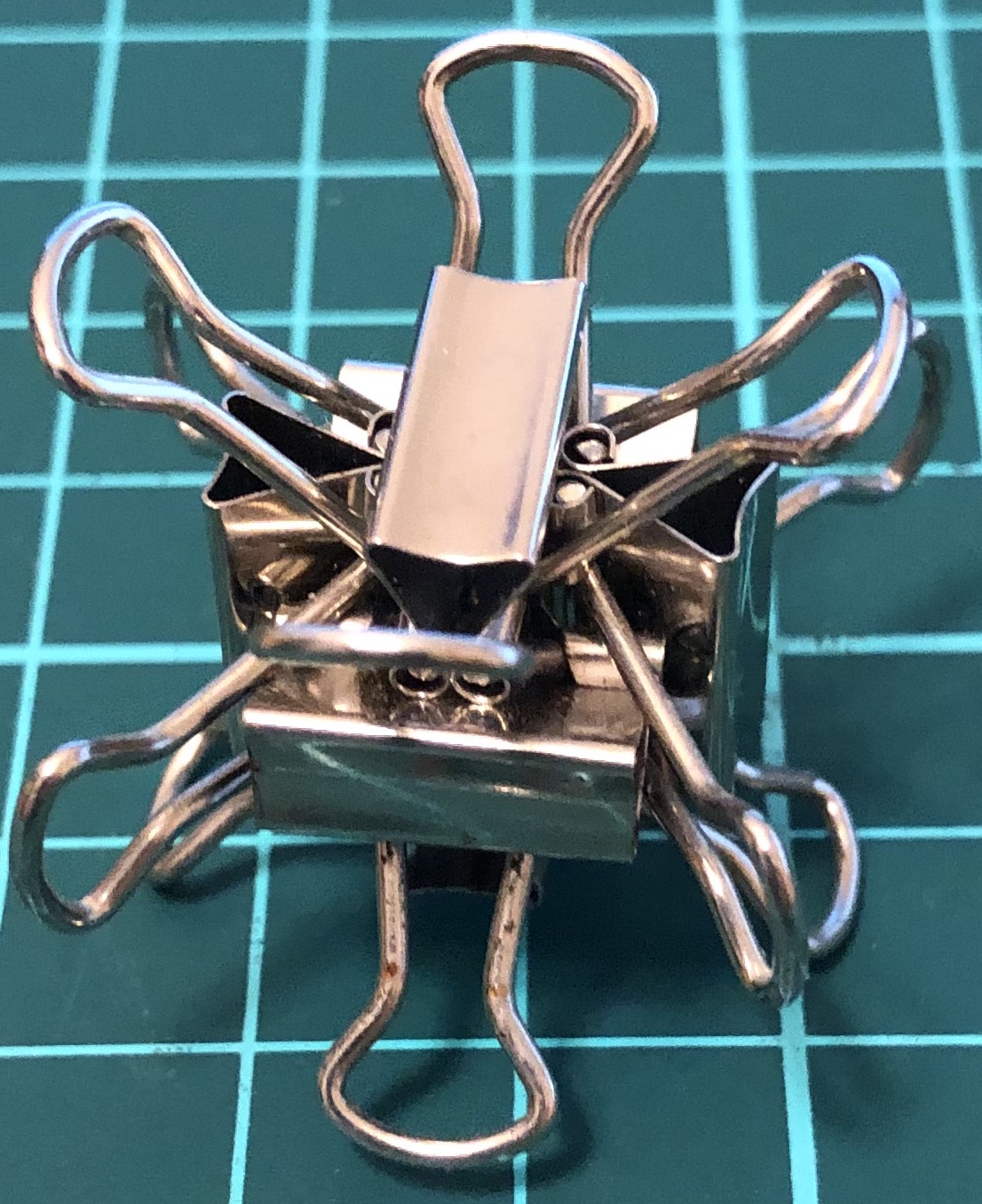 6 binder clips with spiky handles